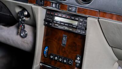 1987 Mercedes-Benz 560 SL   - Photo 77 - Boca Raton, FL 33432