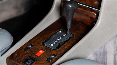 1987 Mercedes-Benz 560 SL   - Photo 78 - Boca Raton, FL 33432