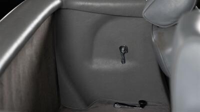 1987 Mercedes-Benz 560 SL   - Photo 60 - Boca Raton, FL 33432