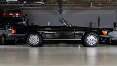 1987 Mercedes-Benz 560 SL   - Photo 49 - Boca Raton, FL 33432