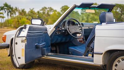 1987 Mercedes-Benz 560 SL   - Photo 17 - Boca Raton, FL 33432