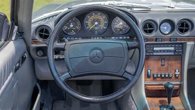 1988 Mercedes-Benz 560 SL   - Photo 23 - Boca Raton, FL 33432