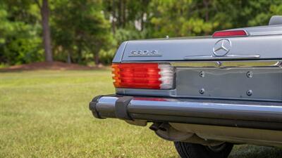 1988 Mercedes-Benz 560 SL   - Photo 19 - Boca Raton, FL 33432