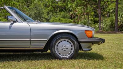1988 Mercedes-Benz 560 SL   - Photo 17 - Boca Raton, FL 33432