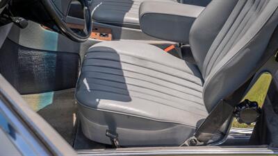 1988 Mercedes-Benz 560 SL   - Photo 28 - Boca Raton, FL 33432