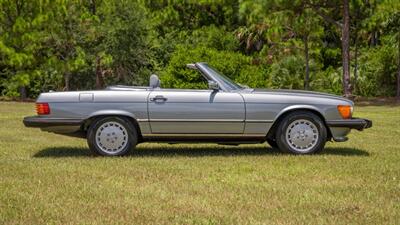 1988 Mercedes-Benz 560 SL   - Photo 16 - Boca Raton, FL 33432