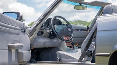 1988 Mercedes-Benz 560 SL   - Photo 20 - Boca Raton, FL 33432
