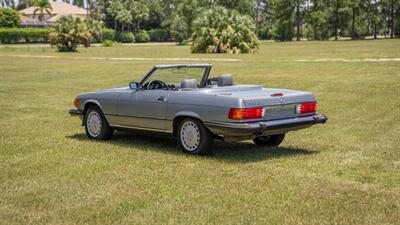 1988 Mercedes-Benz 560 SL   - Photo 10 - Boca Raton, FL 33432