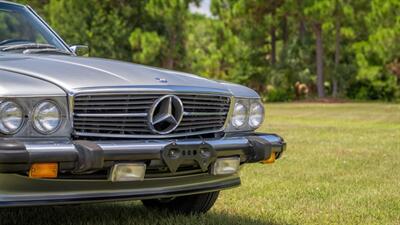 1988 Mercedes-Benz 560 SL   - Photo 18 - Boca Raton, FL 33432