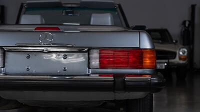 1988 Mercedes-Benz 560 SL   - Photo 30 - Boca Raton, FL 33432