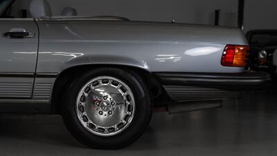 1988 Mercedes-Benz 560 SL   - Photo 22 - Boca Raton, FL 33432