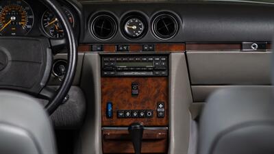 1988 Mercedes-Benz 560 SL   - Photo 44 - Boca Raton, FL 33432