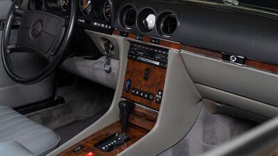 1988 Mercedes-Benz 560 SL   - Photo 45 - Boca Raton, FL 33432