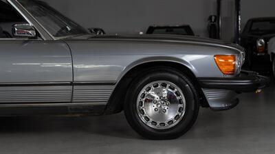 1988 Mercedes-Benz 560 SL   - Photo 9 - Boca Raton, FL 33432
