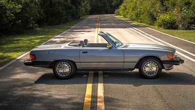 1988 Mercedes-Benz 560 SL   - Photo 2 - Boca Raton, FL 33432