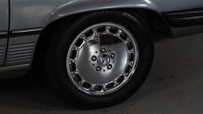 1988 Mercedes-Benz 560 SL   - Photo 23 - Boca Raton, FL 33432