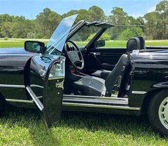 1986 Mercedes-Benz 560 SL   - Photo 15 - Boca Raton, FL 33432