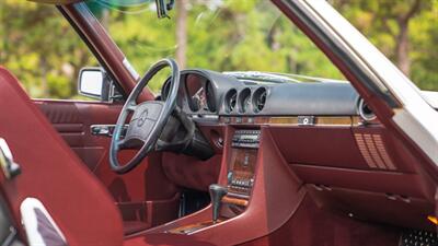 1987 Mercedes-Benz 560 SL   - Photo 16 - Boca Raton, FL 33432