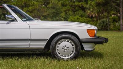 1987 Mercedes-Benz 560 SL   - Photo 15 - Boca Raton, FL 33432