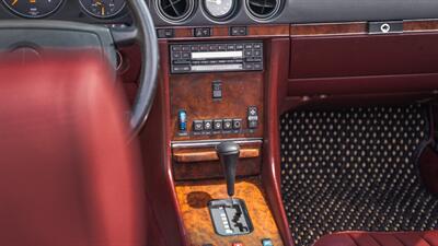 1987 Mercedes-Benz 560 SL   - Photo 25 - Boca Raton, FL 33432