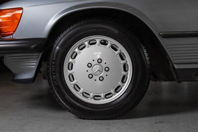 1988 Mercedes-Benz 560 SL   - Photo 27 - Boca Raton, FL 33432