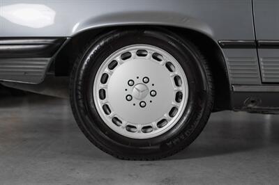 1988 Mercedes-Benz 560 SL   - Photo 10 - Boca Raton, FL 33432