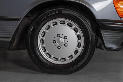1988 Mercedes-Benz 560 SL   - Photo 9 - Boca Raton, FL 33432