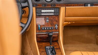 1988 Mercedes-Benz 560 SL   - Photo 24 - Boca Raton, FL 33432