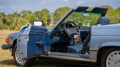 1989 Mercedes-Benz 560 SL   - Photo 11 - Boca Raton, FL 33432