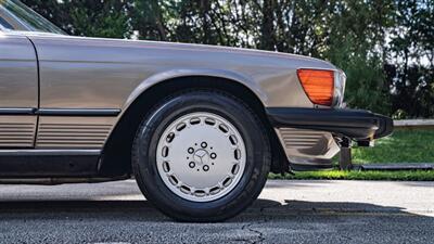 1988 Mercedes-Benz 560 SL   - Photo 21 - Boca Raton, FL 33432