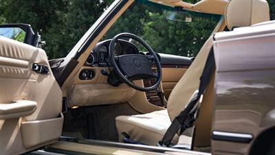 1988 Mercedes-Benz 560 SL   - Photo 24 - Boca Raton, FL 33432