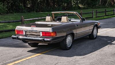 1988 Mercedes-Benz 560 SL   - Photo 14 - Boca Raton, FL 33432