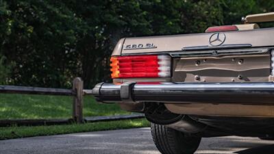 1988 Mercedes-Benz 560 SL   - Photo 18 - Boca Raton, FL 33432