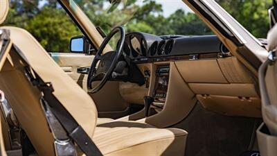 1988 Mercedes-Benz 560 SL   - Photo 22 - Boca Raton, FL 33432
