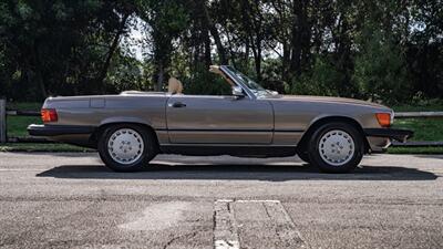 1988 Mercedes-Benz 560 SL   - Photo 15 - Boca Raton, FL 33432