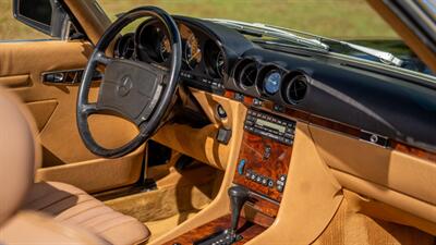 1986 Mercedes-Benz 560 SL   - Photo 26 - Boca Raton, FL 33432