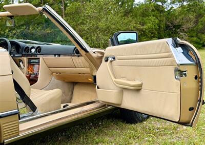1988 Mercedes-Benz 560 SL   - Photo 15 - Boca Raton, FL 33432