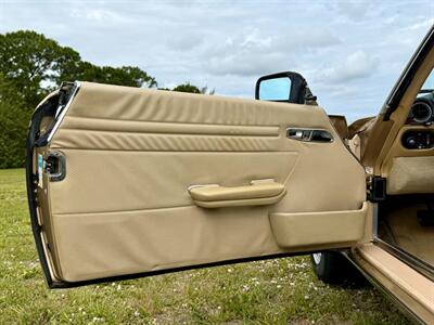 1988 Mercedes-Benz 560 SL   - Photo 13 - Boca Raton, FL 33432