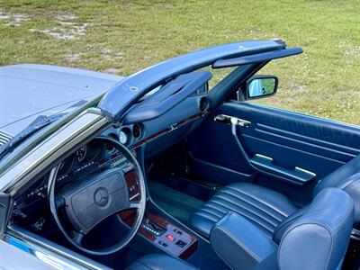1987 Mercedes-Benz 560 SL   - Photo 22 - Boca Raton, FL 33432