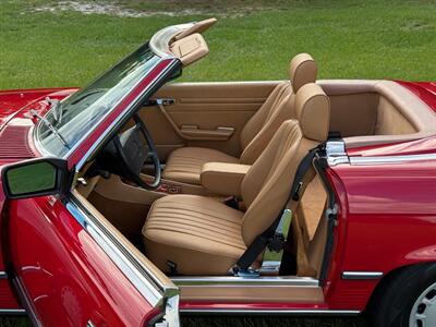 1988 Mercedes-Benz 560 SL   - Photo 15 - Boca Raton, FL 33432