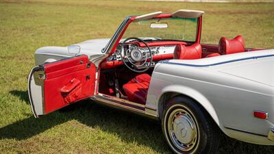 1969 Mercedes Benz 280SL SL   - Photo 13 - Boca Raton, FL 33432