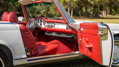 1969 Mercedes Benz 280SL SL   - Photo 24 - Boca Raton, FL 33432