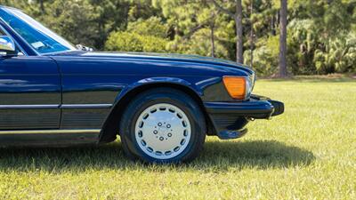 1988 Mercedes-Benz 560 SL   - Photo 18 - Boca Raton, FL 33432