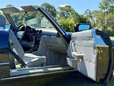 1988 Mercedes-Benz 560 SL   - Photo 17 - Boca Raton, FL 33432