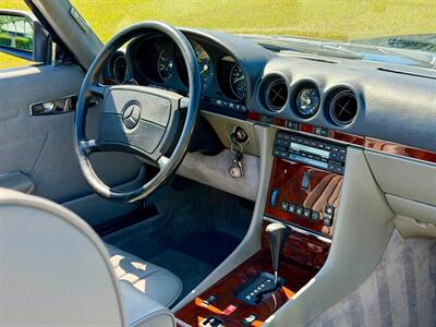 1988 Mercedes-Benz 560 SL   - Photo 20 - Boca Raton, FL 33432