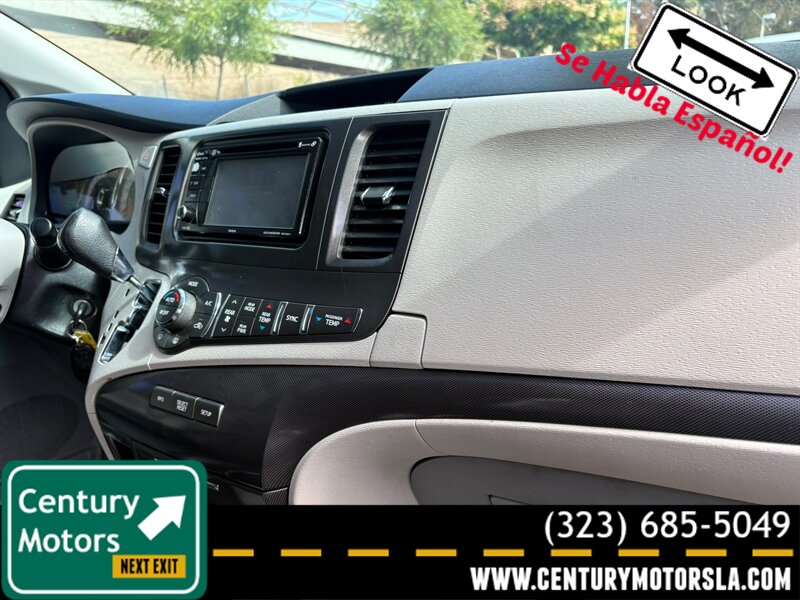 2013 Toyota Sienna SE 8-Passenger   - Photo 21 - Los Angeles, CA 90022