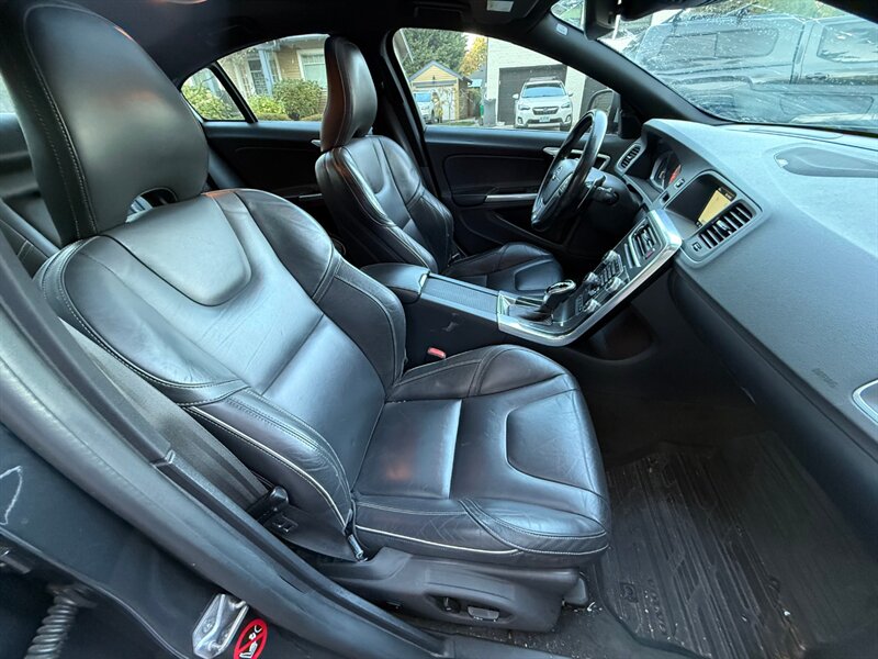 2015 Volvo S60 T6 R-Design Platinum - Photo 12 - Portland, OR 97202