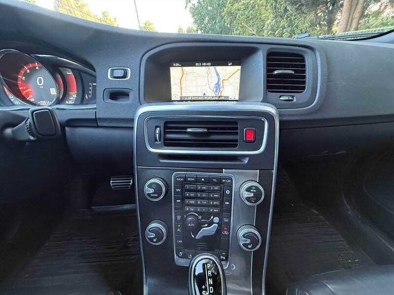 2015 Volvo S60 T6 R-Design Platinum - Photo 17 - Portland, OR 97202