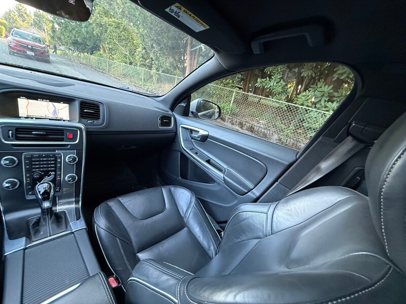2015 Volvo S60 T6 R-Design Platinum - Photo 18 - Portland, OR 97202