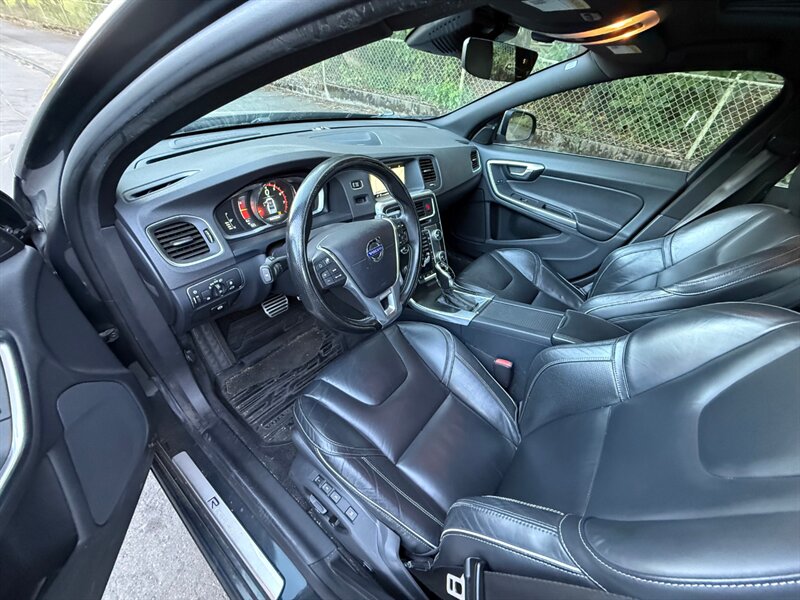 2015 Volvo S60 T6 R-Design Platinum - Photo 9 - Portland, OR 97202